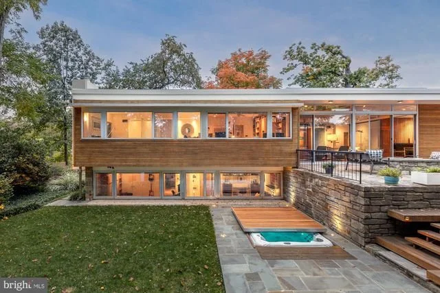 RARE Pick of the Week: 2533 N Ridgeview Rd -- Arlington, VA