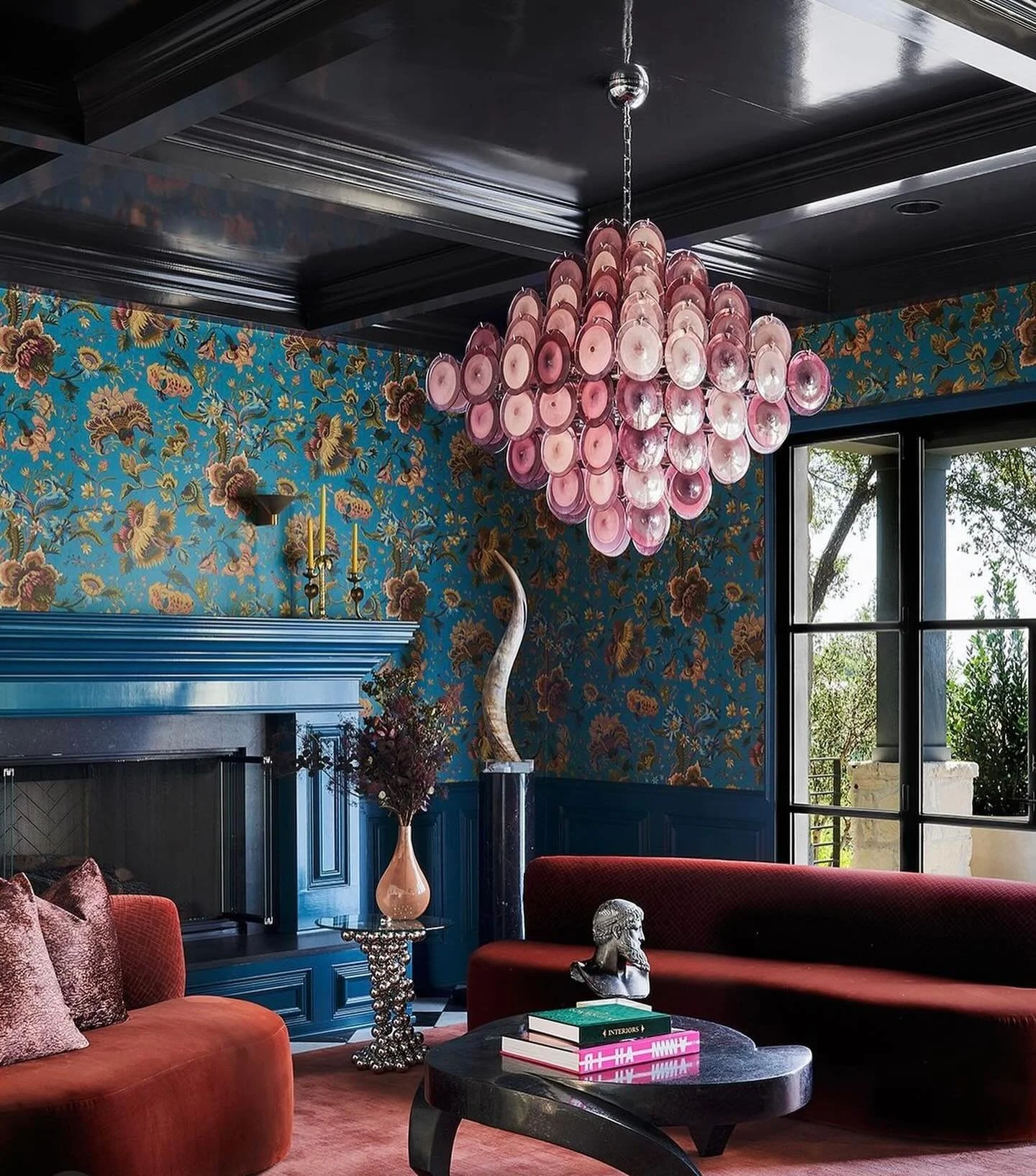 ✨ Inspirational posts that I saved this week. Because sometimes you just need a little something something to push your creative juices to the next level✨

1: @houseofhackney 
2: @j_maddox 
3. @der__tho 
4. @archdigest 📸@cb
5. @minimal_phototrip 
.
