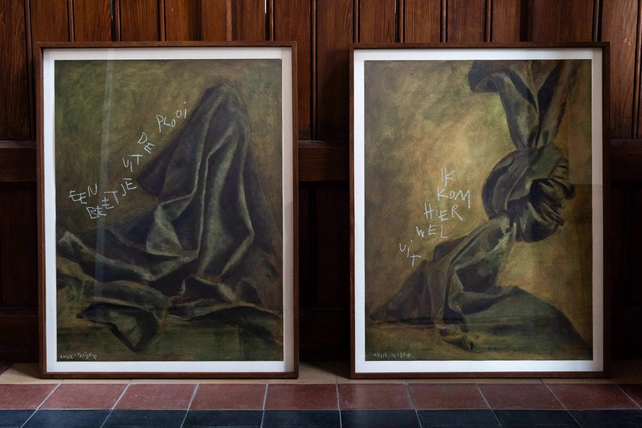 een beetje uit de plooi
 
ik kom hier wel uit (verkocht)
 
olieverf en oliepastel op papier
 
55 x 73 cm
 
€ 670,- (ingekaderd) 