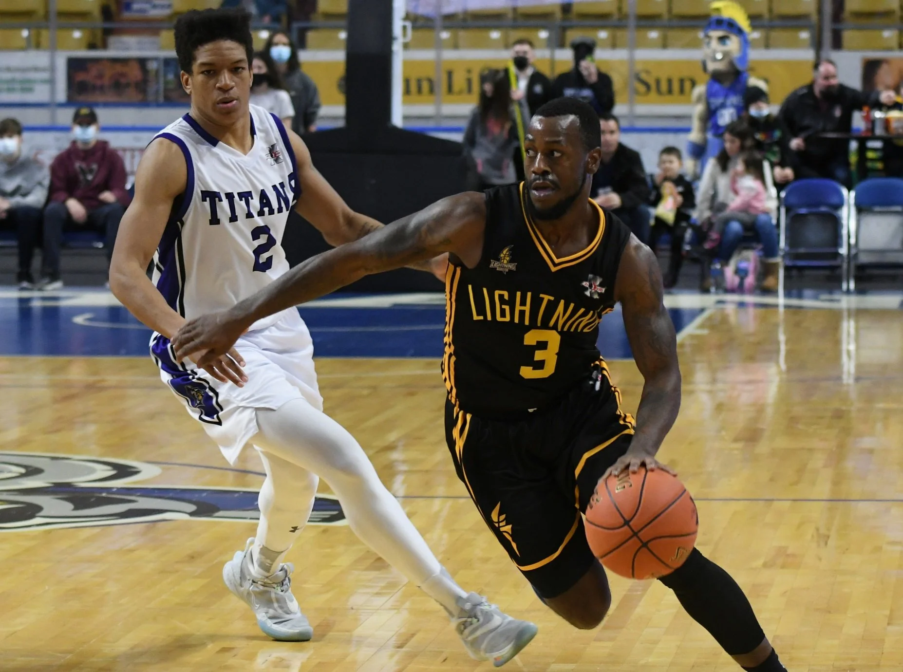   Chris Jones has been a spark plug to start his career with the Lightning, including posting a 24-point, 6-rebound performance in his debut, a London win over the KW Titans. (Photo: Dan Congdon).  