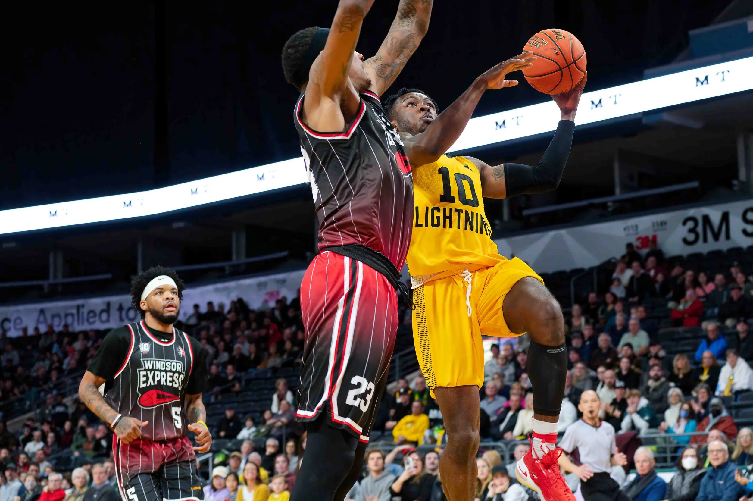  Lightning forward Mike Nuga. (Photo: Matt Hiscox Photography).  