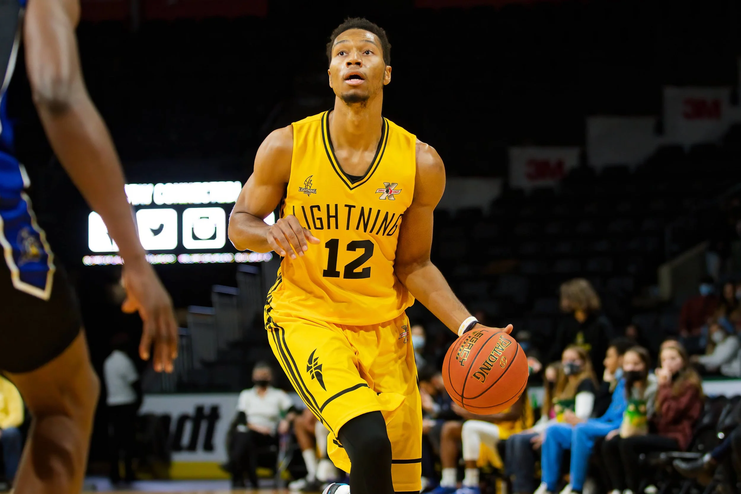   Mareik Isom was instrumental in London’s 97-89 victory over KW last weekend, leading the team with 28 points to extend the Lightning’s win streak to nine games. (Photo: Matt Hiscox Photography).  