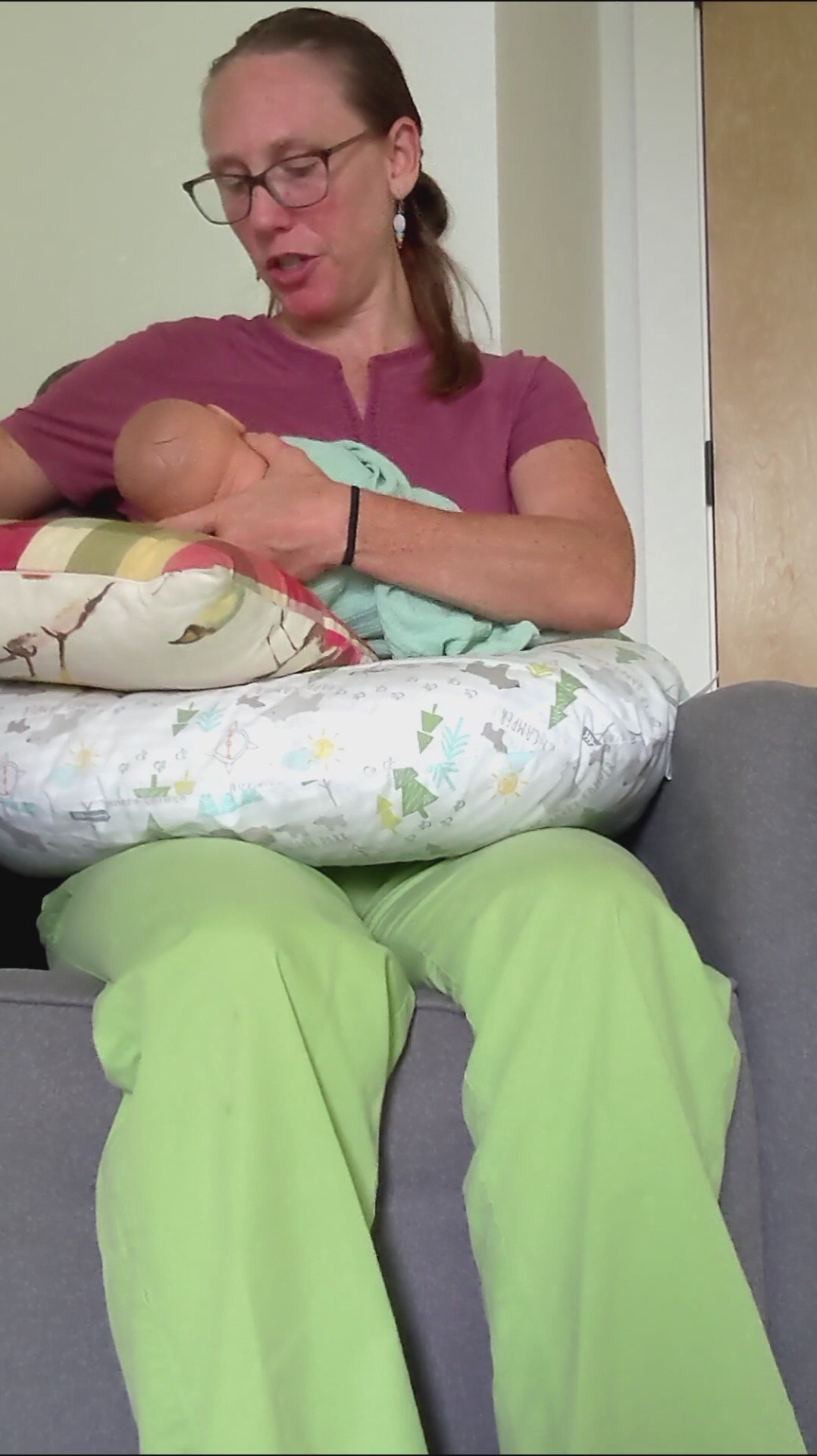 Breastfeeding+positions_Moment.jpg