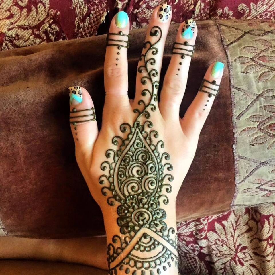 Henna I did a few years back for a client who is a nail artist.