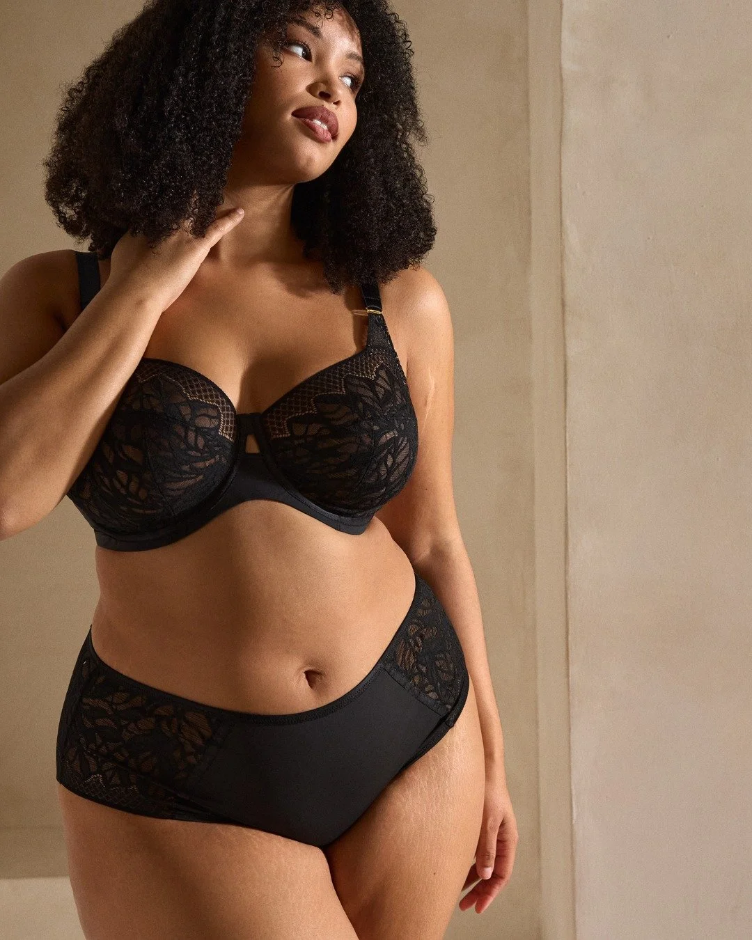 If you're investing in your wardrobe, but neglecting your bras - you are missing out on the proper foundation of your outfit! 
Discover all-day comfort, plus a boost of confidence, when you are wearing the right undies. 

Hate bra shopping, you say?
