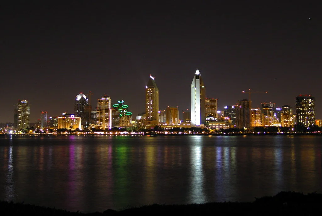 Sandiego_skyline_at_night.JPG