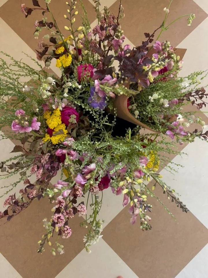 Comin at ya today!! 4pm!

7 years tending to the flowers at St V and my home&hellip;. and now at Old Trail School! A lot has changed, but at the core celebrating locally grown flowers, the beauty and challenges of each season and the community around