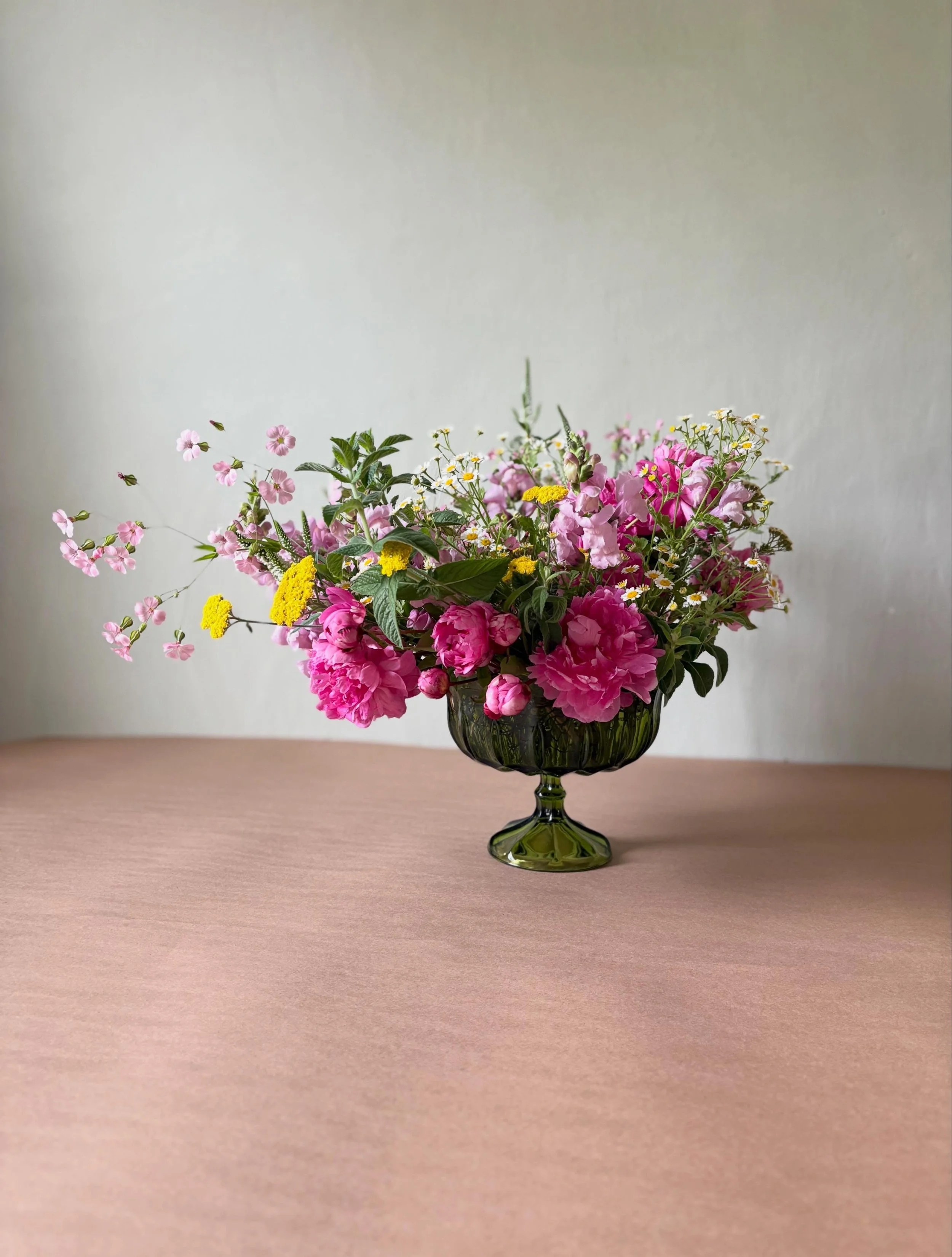 Savoring the last of the peony season by honing in on our designs skills. 💕🤍💖

Did you know we offer small arrangements for pick up at the Crown Point market? DM us to order! Special occasion arrangements available by request as well. 

Designs by