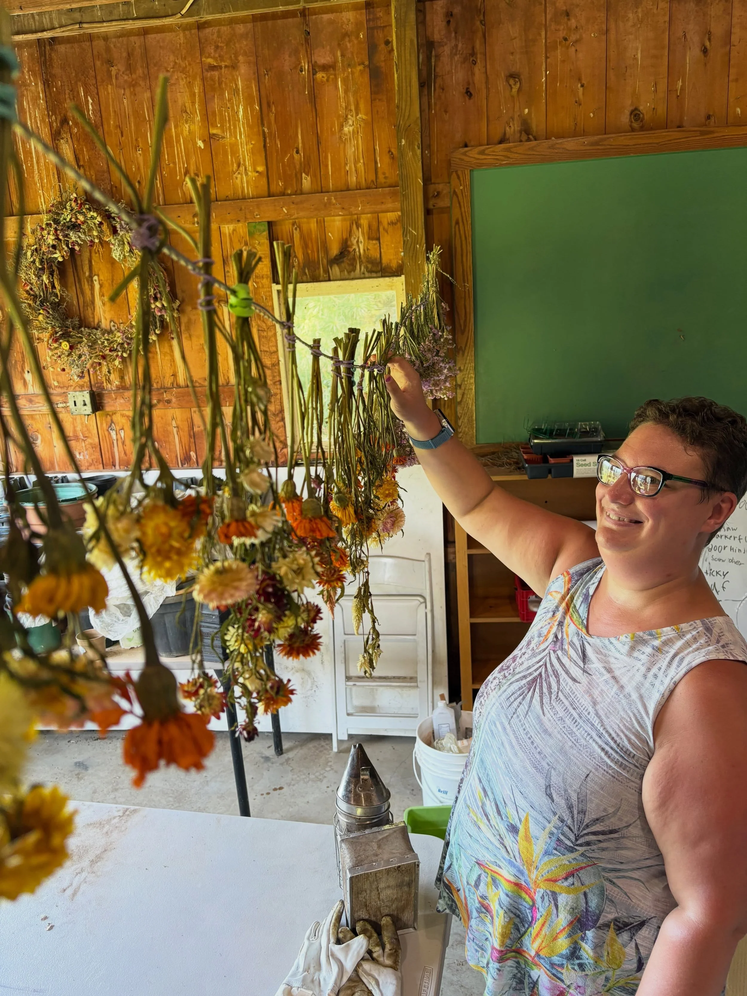 Piece by piece we fill up the barn with flowers hanging to dry.
Wreaths and other products available this fall! 🌸🌼🌺