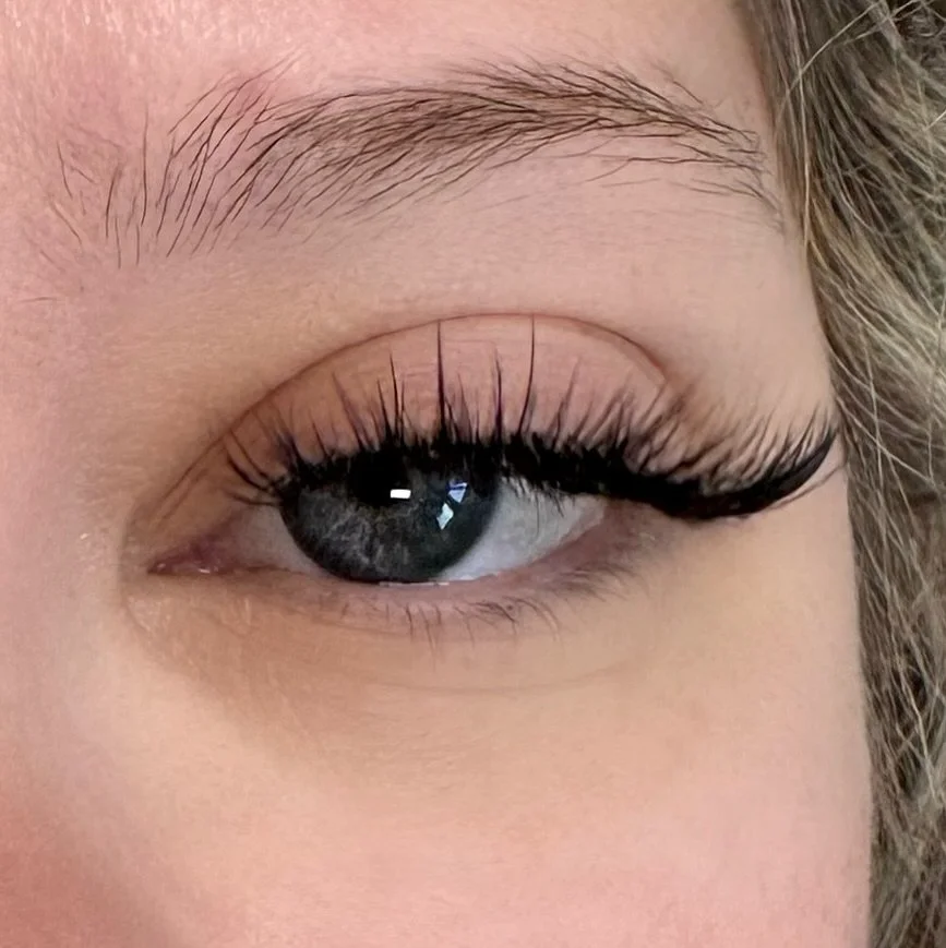 Sultry cat eye 😏

For more information including booking, please refer to the contact information below or visit:

www.onpointpermanent.com 

@on.point.lashing 
✉️kalesthetics@gmail.com
📲970-443-1251 
.
.
.
.
.
.
.
.
#lashextensions #eyelashextensi