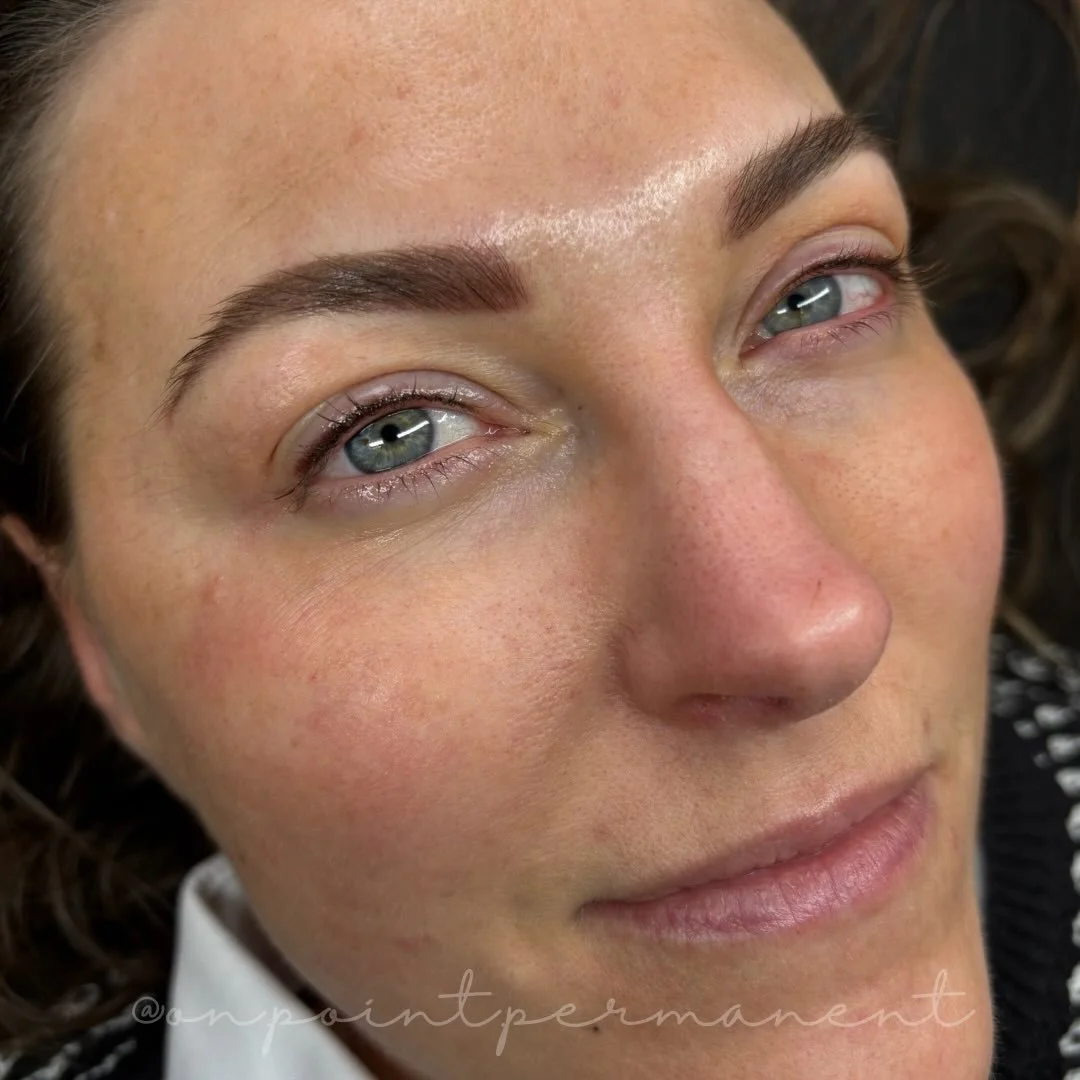 A nice snug lash enhancement for this beauty ❤️❤️❤️❤️❤️ these results are fresh off the pen, slight redness and swelling will subside as they heal, color will soften