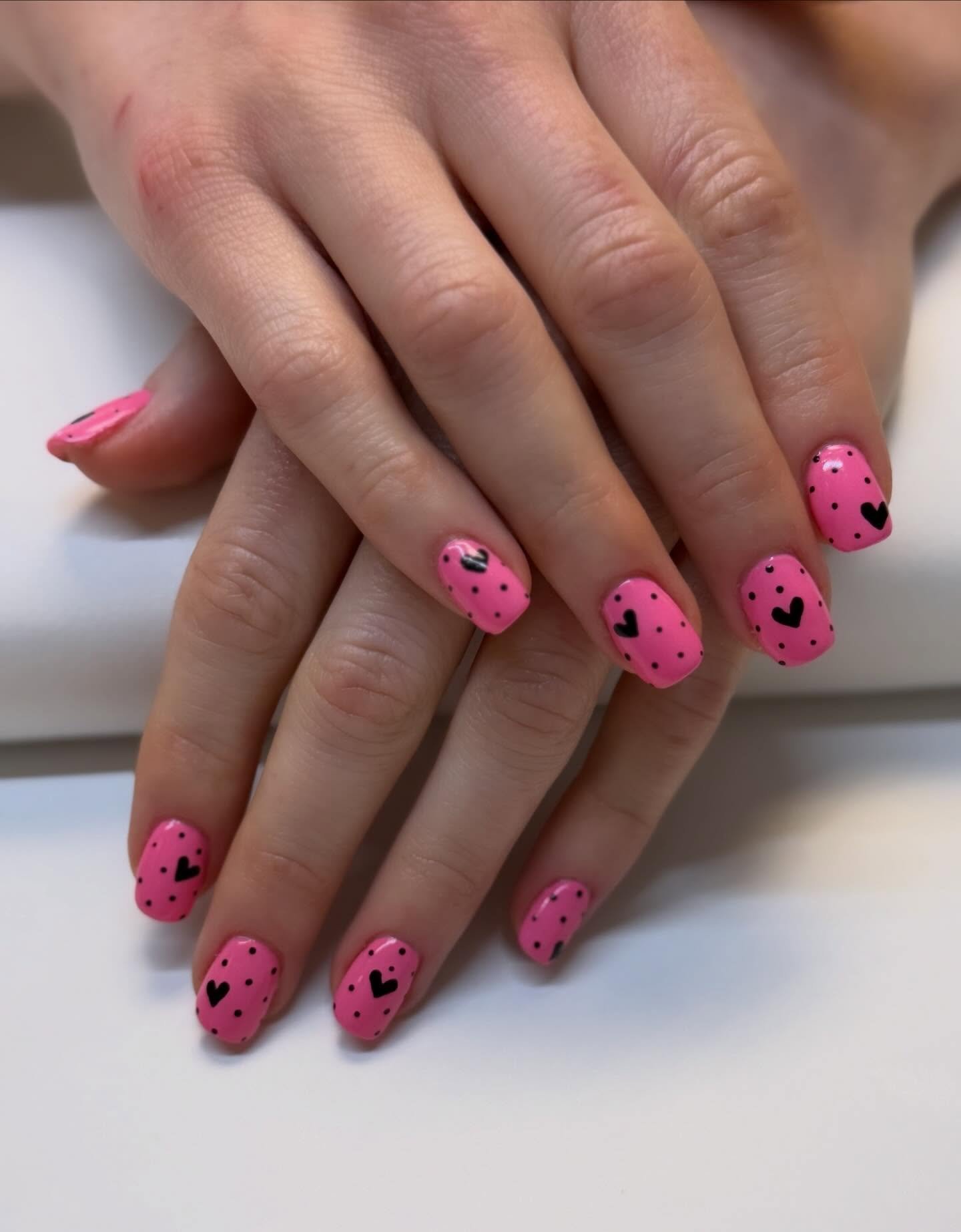 Hearts 💕

 #gelnails #luminarynails #valentinesnails #heartnails #love