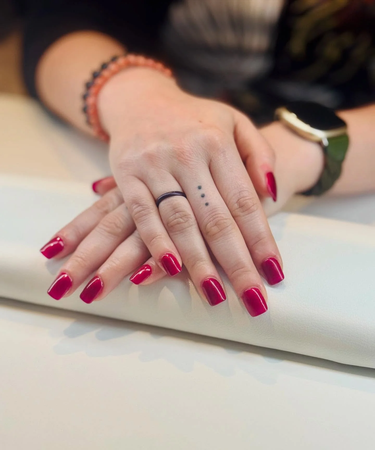 Nothing like a little shimmering DND Holiday Pomegranate to put you in that Holiday Spirit 🎄

#lovelandcolorado #lovelandco #gelmanicure #gelpolishmanicure #gelnails #dndgelpolish #dndgelpolish #holidaynails #christmasnails #christmasmanicure #holid