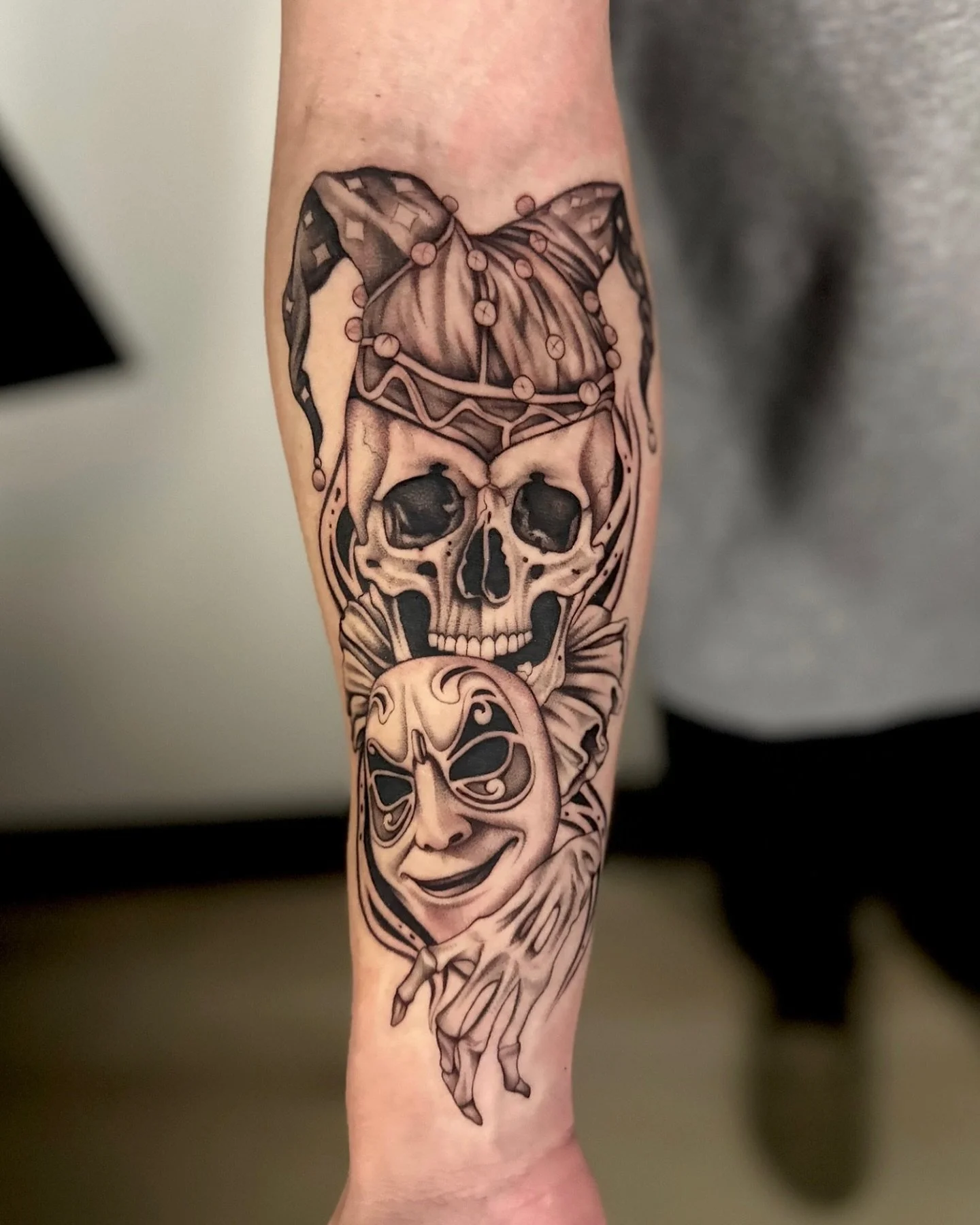 This one was fun :) 

-

-

-

-

-
#jester #jestertattoo #skulltattoodesign #skullart #skulltattoo #blackngreytattoo #blackngreytattoos #realismtattoos #coloradotattoo #femaletattooartist #fortcollinstattoo #berthoudcolorado #3rl #3rltattoo