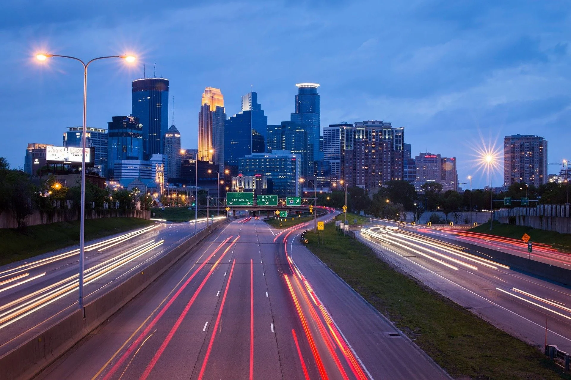 minneapolis-926411_1920.jpg