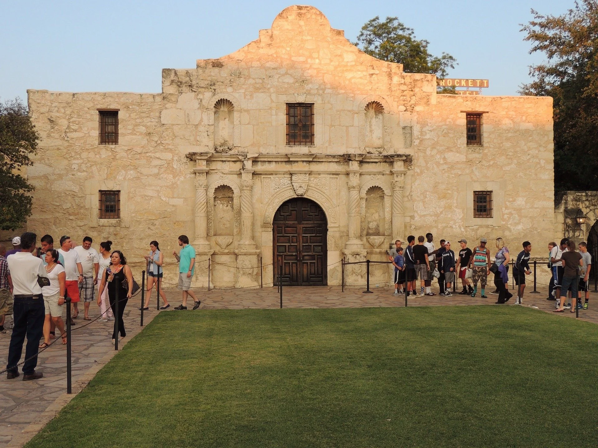 alamo-2268652_1920.jpg