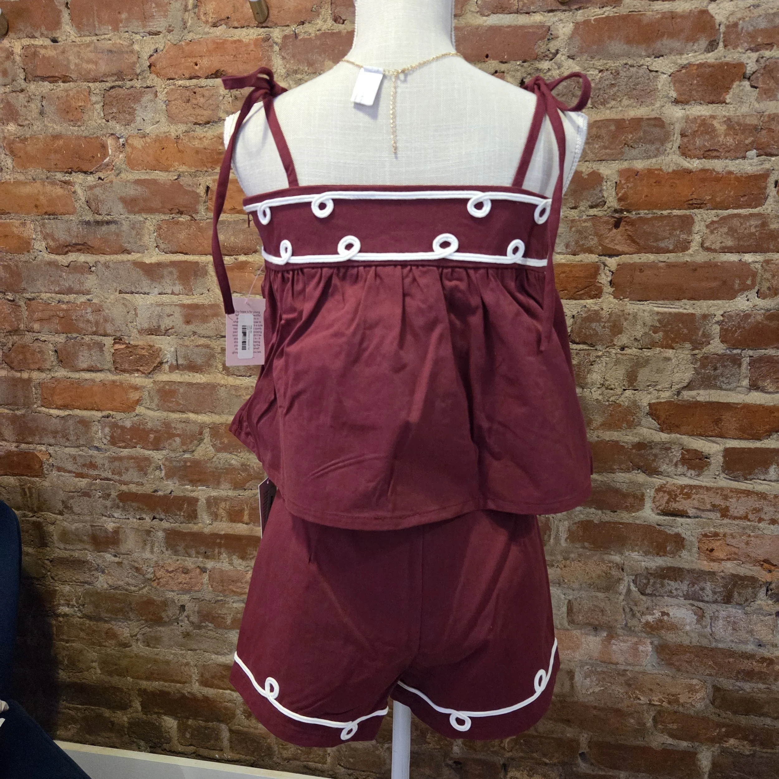 Dana-Floral Applique Shorts in Crimson