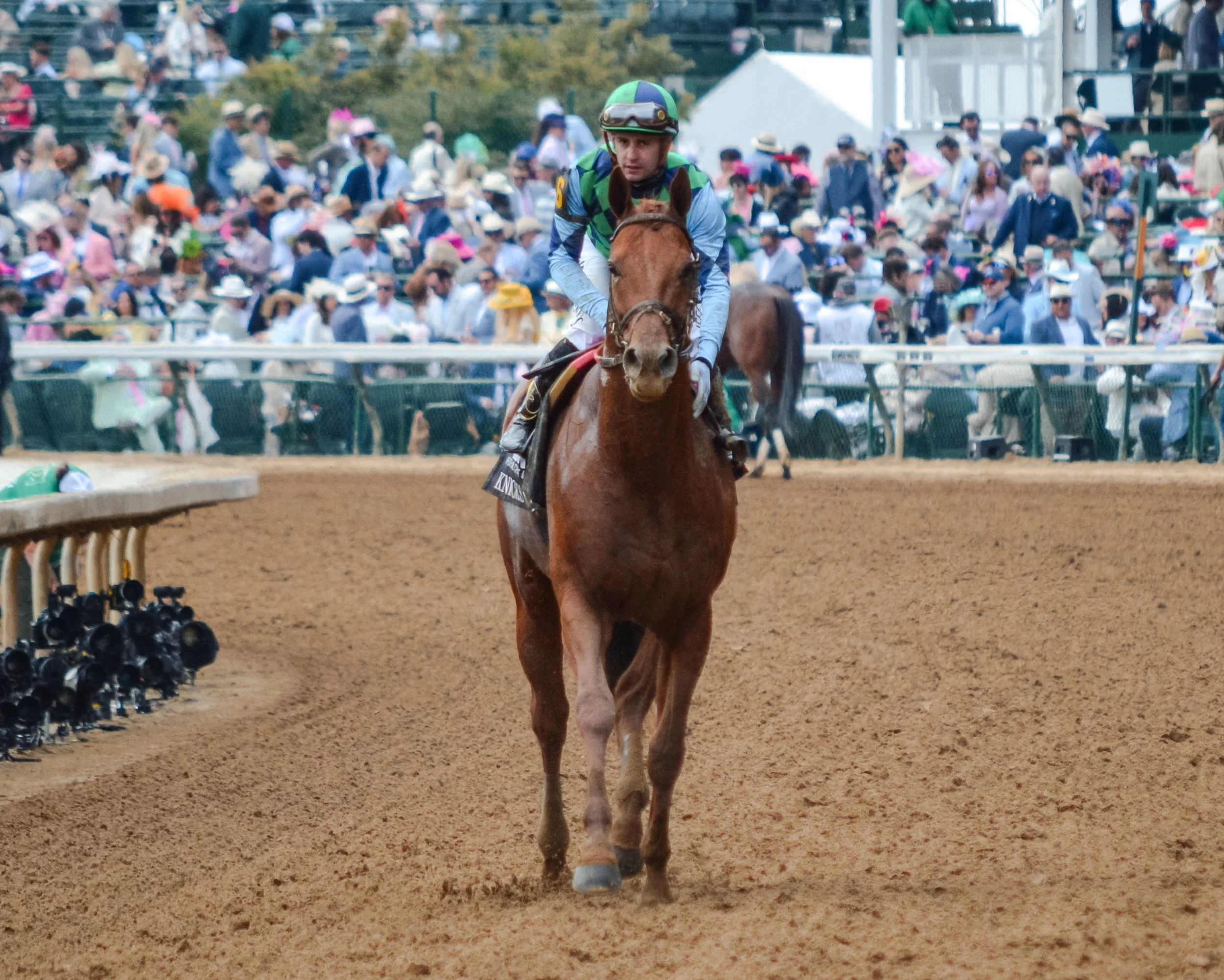152nd Kentucky Oaks 2026 original photography capturing all the excitement, fashion, and thrilling race day moments at Churchill Downs. Photos: Dez Barnes