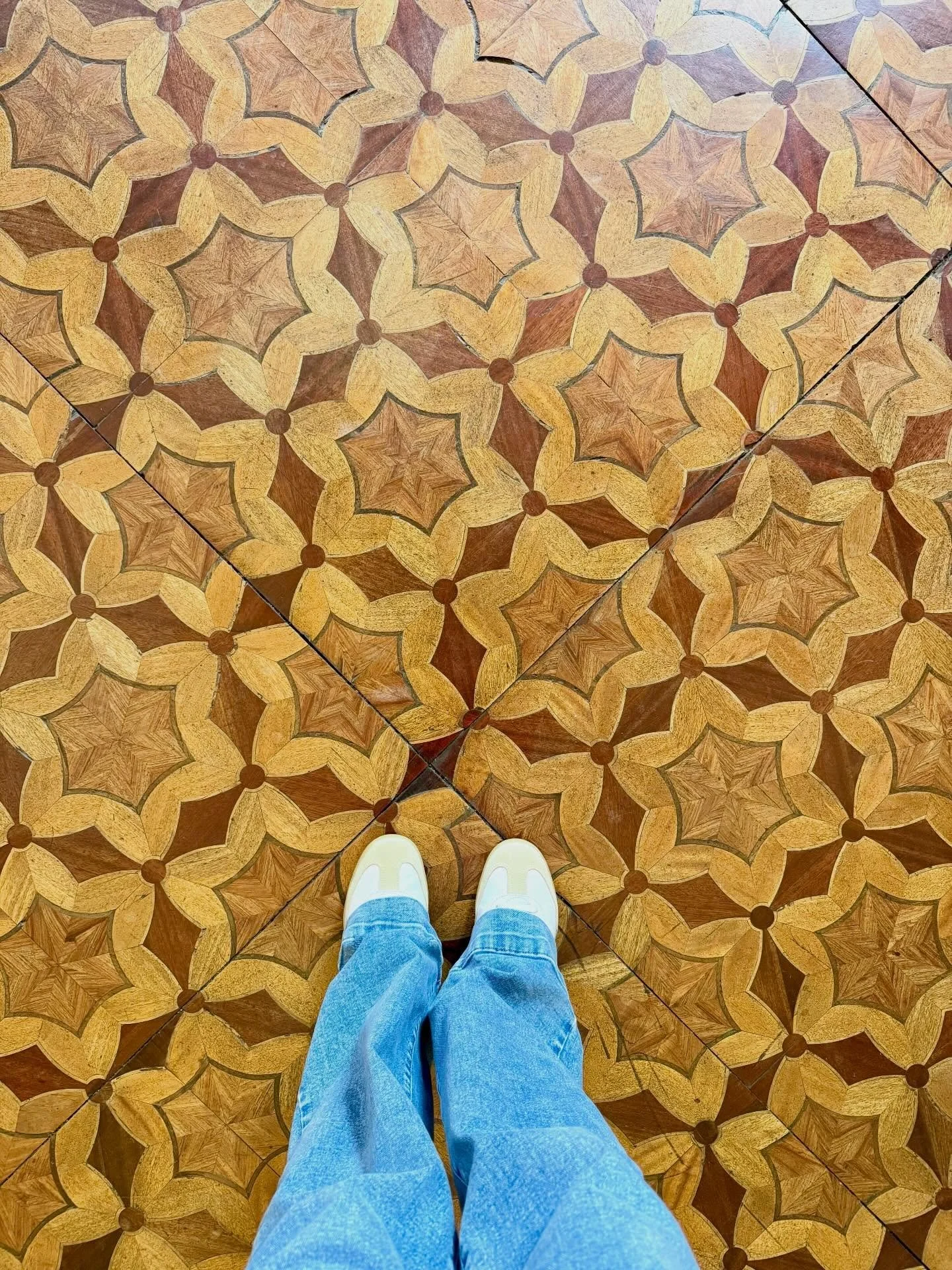 Any other designers miss the #ihavethisthingwithtile &hellip;. Floors&hellip; etc trend? When IG was a bit more design inspo driven, before AI and injected influencers took over?
I&rsquo;m just a 40 something who misses being inspired. Here are my fa