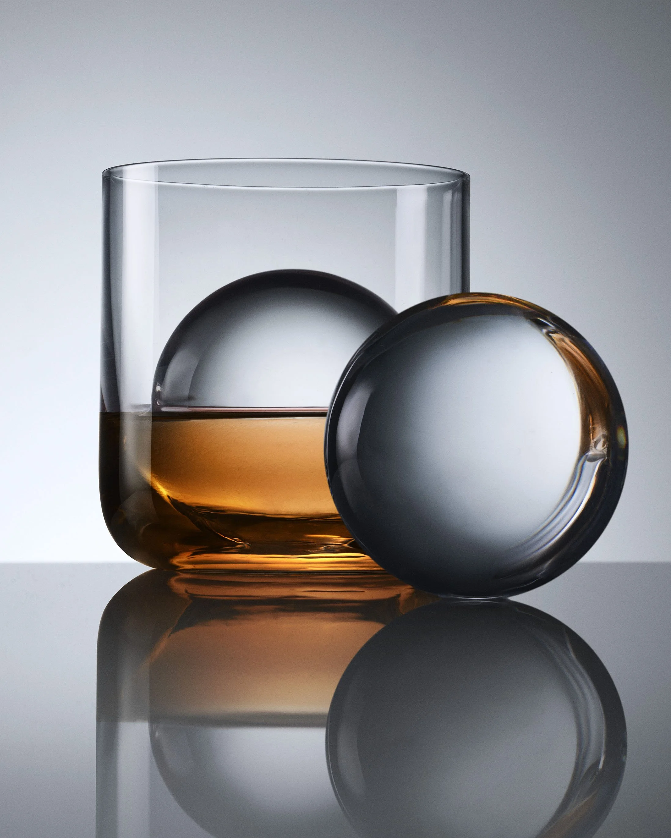 252546-05-001_AbstractIce_One Sphere in Glass_V04_1.jpg