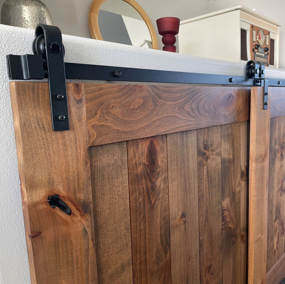 Finished and installed these four sliding barn doors a while back. Knotty alder with a hard oil finish. 

#woodworking #furnituredesign #finefurniture #interiordesign #modernfurniture #design #wenatchee #eastwenatchee #lakechelan #pnw  #centralwashin