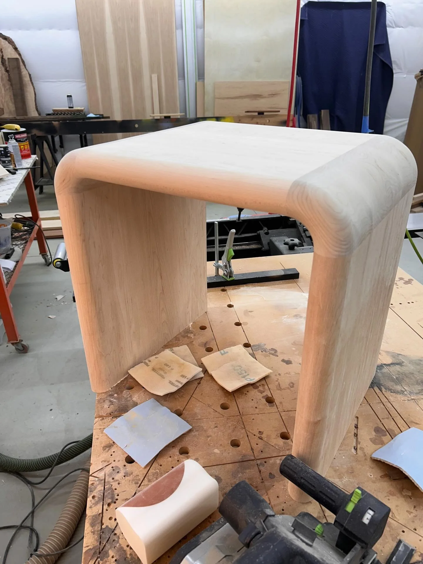 Planing the curves on this chunky maple side table was a whole lot of fun. Come check it out in person at the Wenatchee Home Show this weekend at the Town Toyota Center. 🏡🪑🪵
.
.
#wenatchee #kpqhomeshow #towntoyotacenter #customwoodworking #furnitu