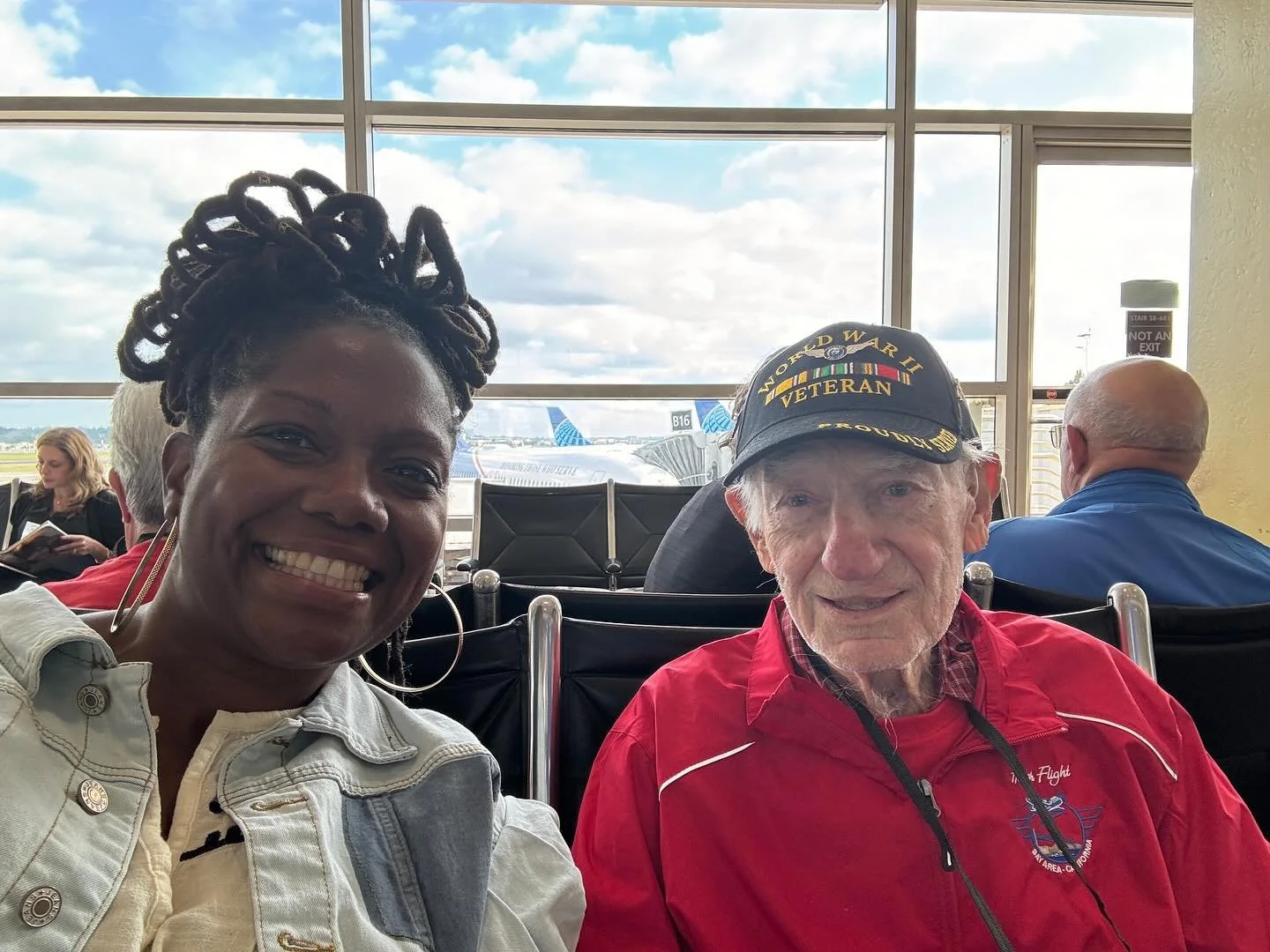 Upon arrival in DC I deplaned and ran into a massive group of elder Veterans on what @alaskaair calls a Honor Flight. They were excited to hear that I was there serving as a @elizabethdolefoundation Fellow to lift my voice for the caregivers of veter