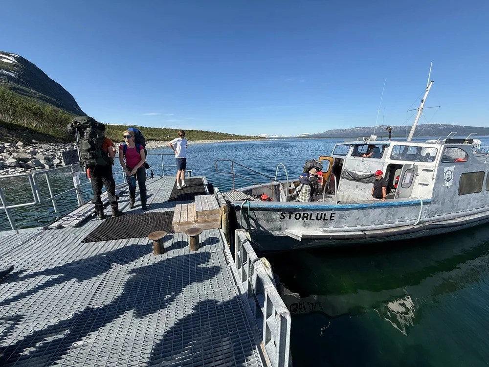  Laivamatka järven yli kestää noin 40 minuuttia.  