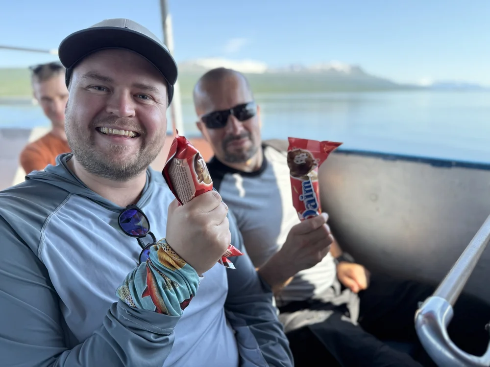  Laivalla on pieni myyntipiste, josta saimme mm. kahvia, jäätelöä ja kuivattuja poromakkaroita.  