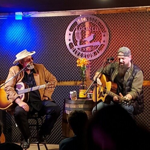 I enjoyed swapping songs and stories with Mudbone last night at The Backroom Lounge in Riverton, Illinois