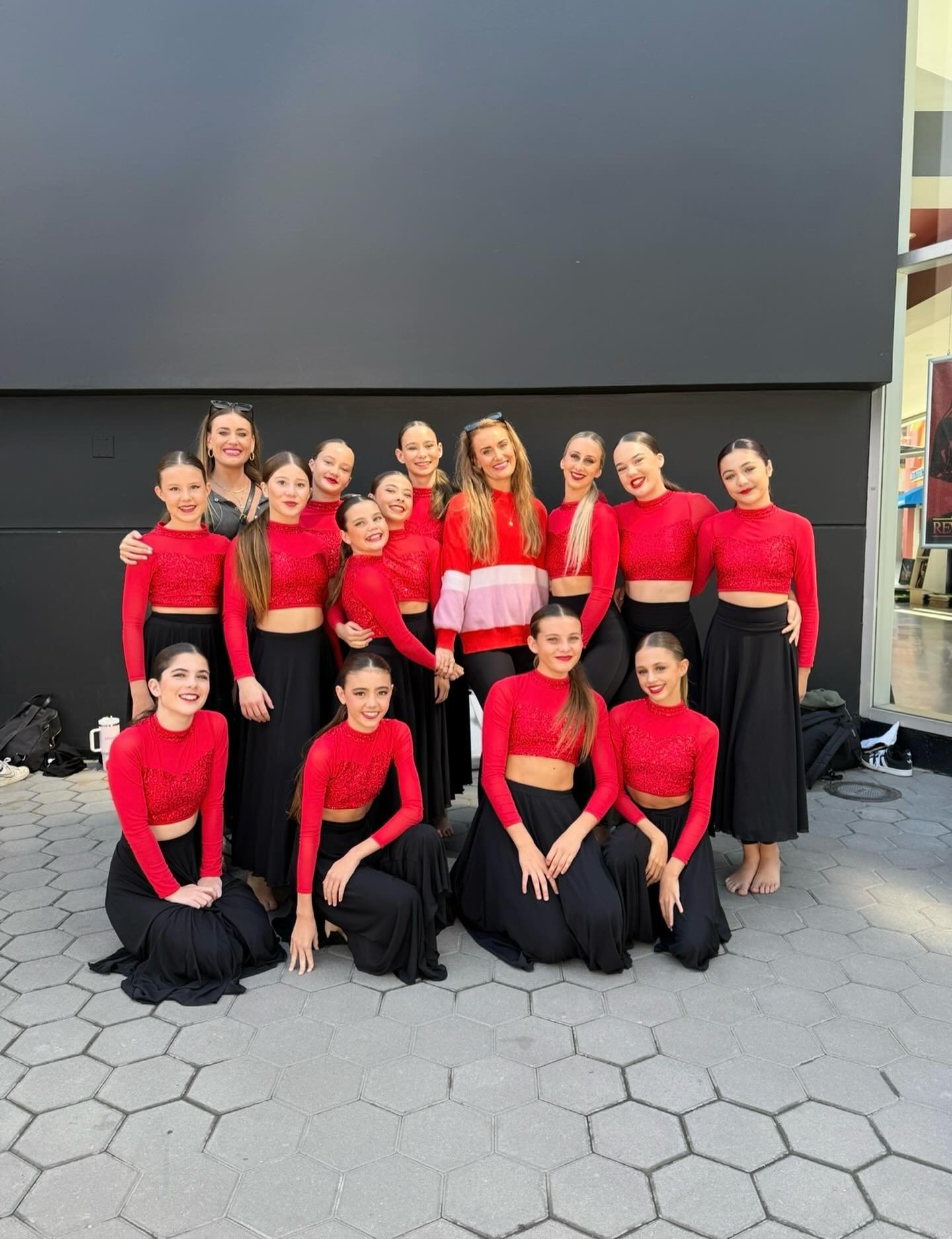 Happy Friday ❤️🩷

Beautiful memory for LA this year ~ where has the time gone 🙈

#thecrew #lyonsstudio #losangeles #dance #dancetour #dancers