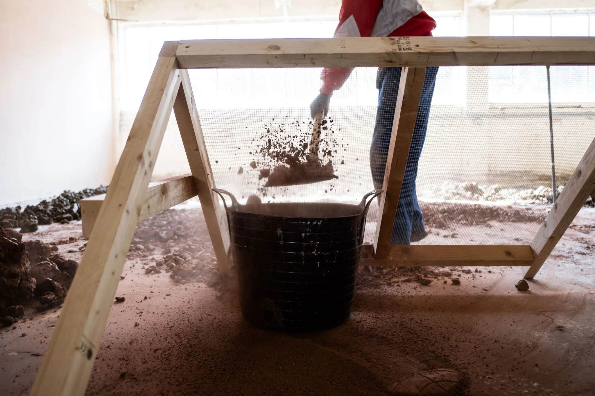 BritishCeramicsBiennial,SarahFraser,RammedEarthPilot,Week1-JennyHarper-34.jpg