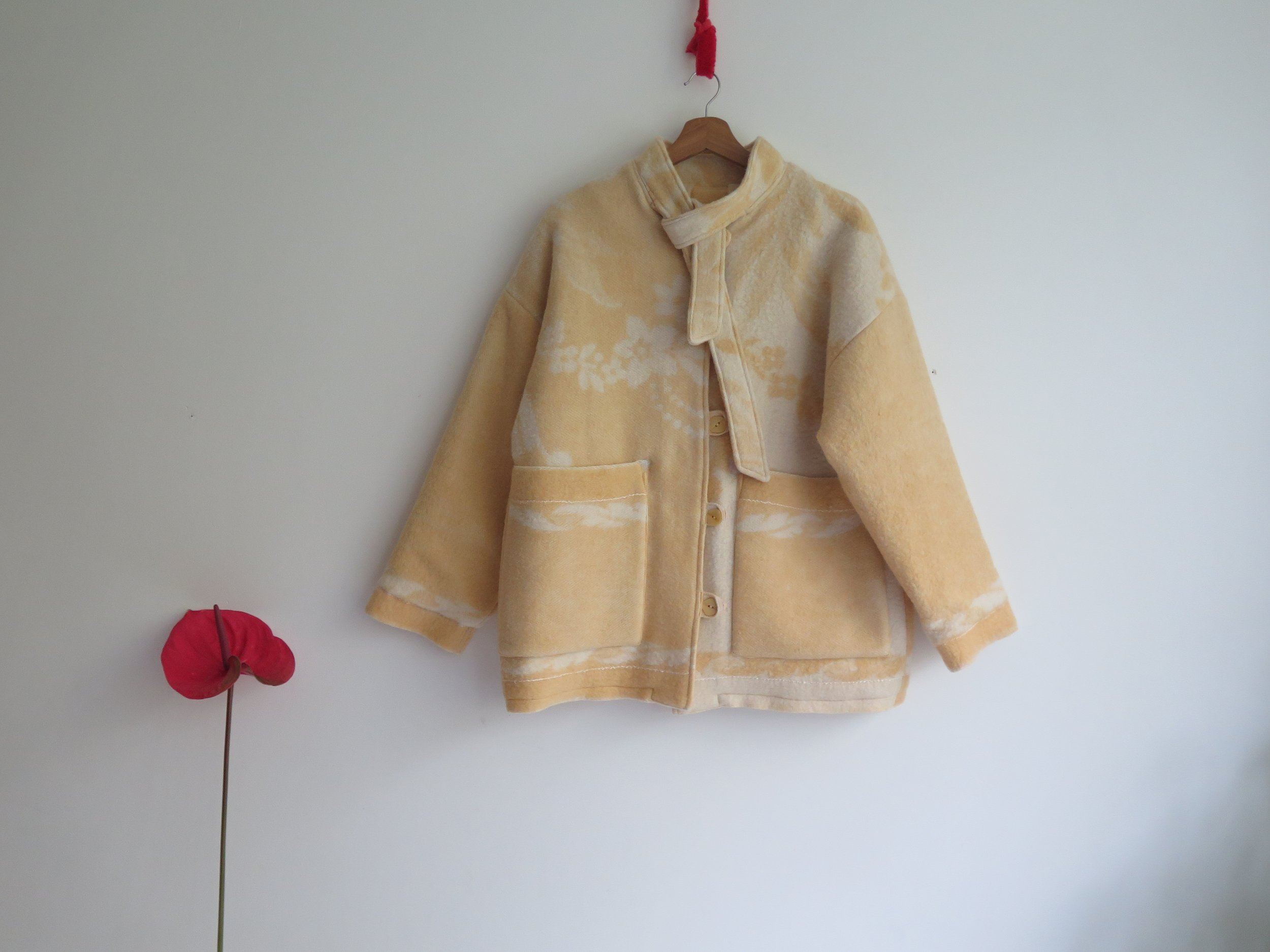Our "YELLOW FLOWERS" 100% wool 60's Blanket Made COAT - M (S to M/L)