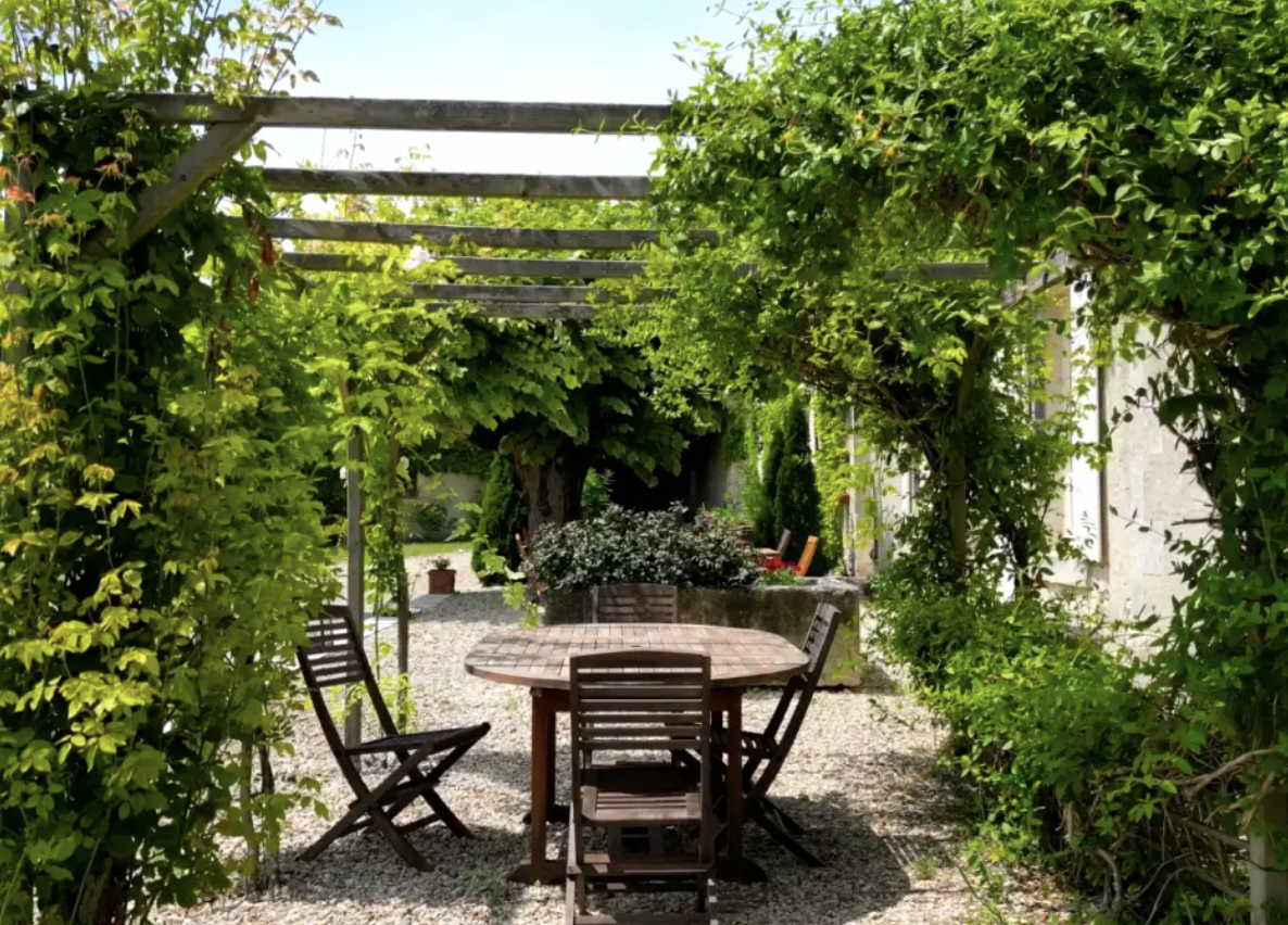 Logis du Paradis Outdoors.png