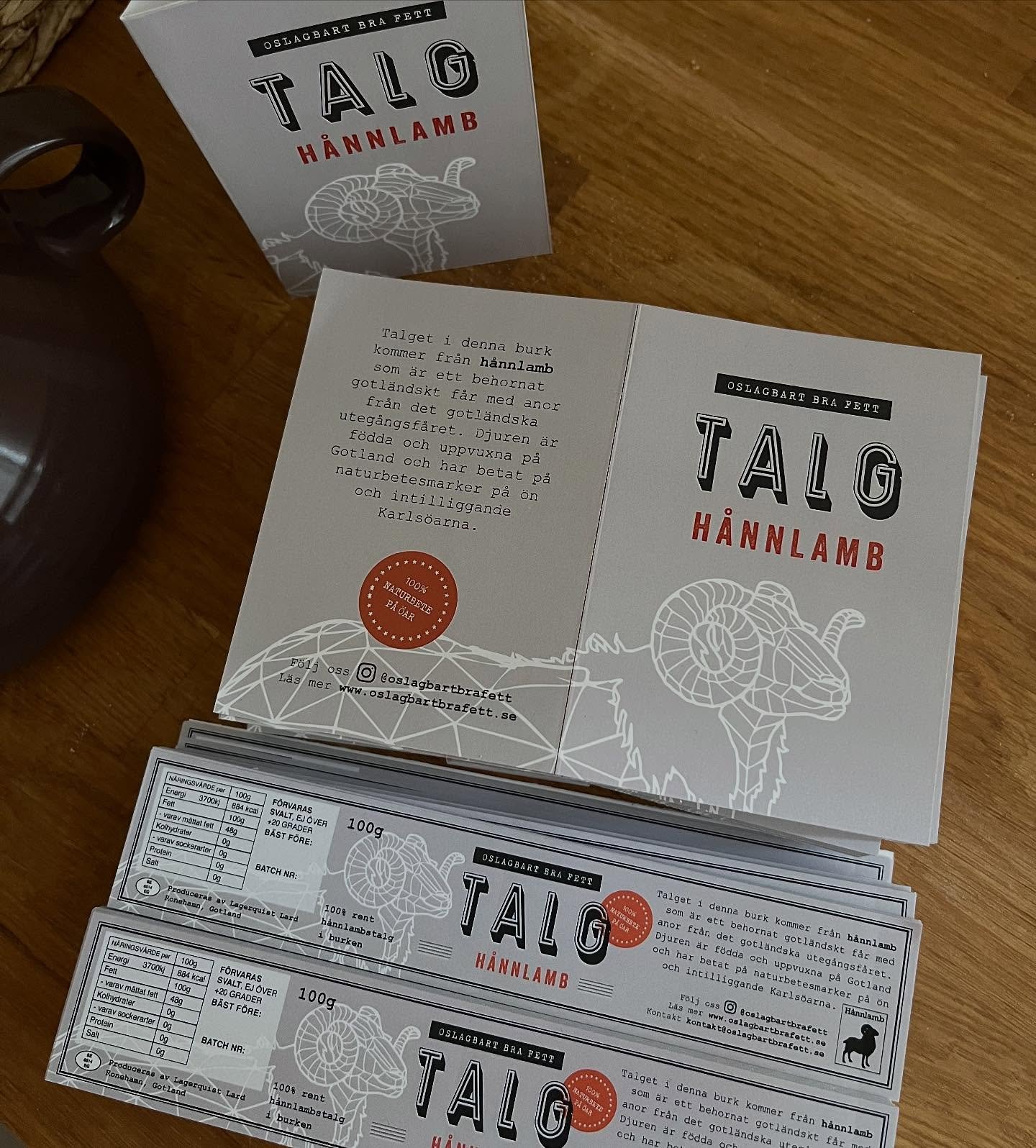 Nyhet 📣🐏🐏 H&Aring;NNLAMB TALG! Nu &auml;r ETIKETTER 🏷️ tryckta. En mer unik gotl&auml;ndskt produkt &auml;r sv&aring;rt att finna! 

F&aring;r p&aring; gotl&auml;ndska heter LAMB och det behornade lambi har sitt ursprung i det gotl&auml;ndska ute