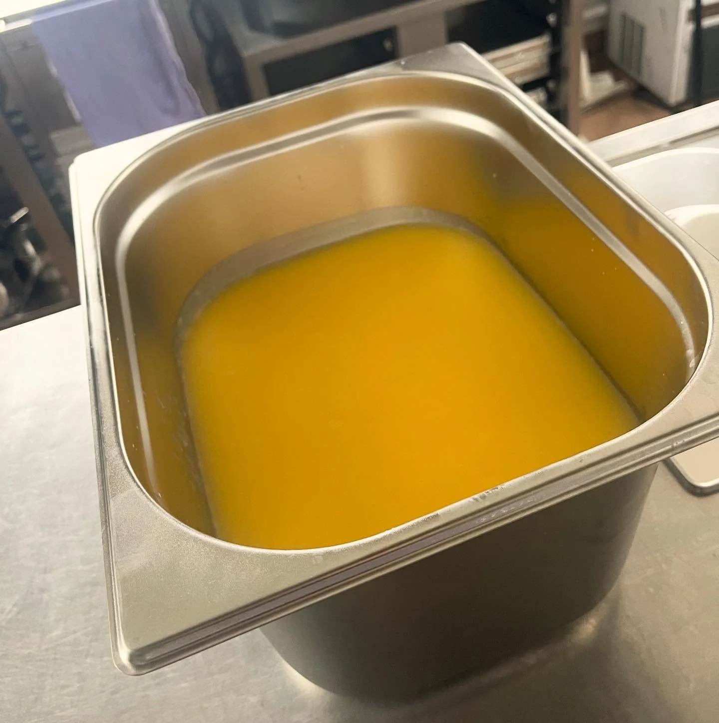 F&ouml;rsta silningen klar ✅ f&ouml;r min lilla provbatch med FJ&Auml;LLKO TALG fr&aring;n @puttersjaus Mycket fin! 💛💛💛

Detta &auml;r n&auml;stan f&ouml;r fint att anv&auml;nda som stekfett till vardags. Ha som FINFETT i r&auml;tter d&auml;r du v