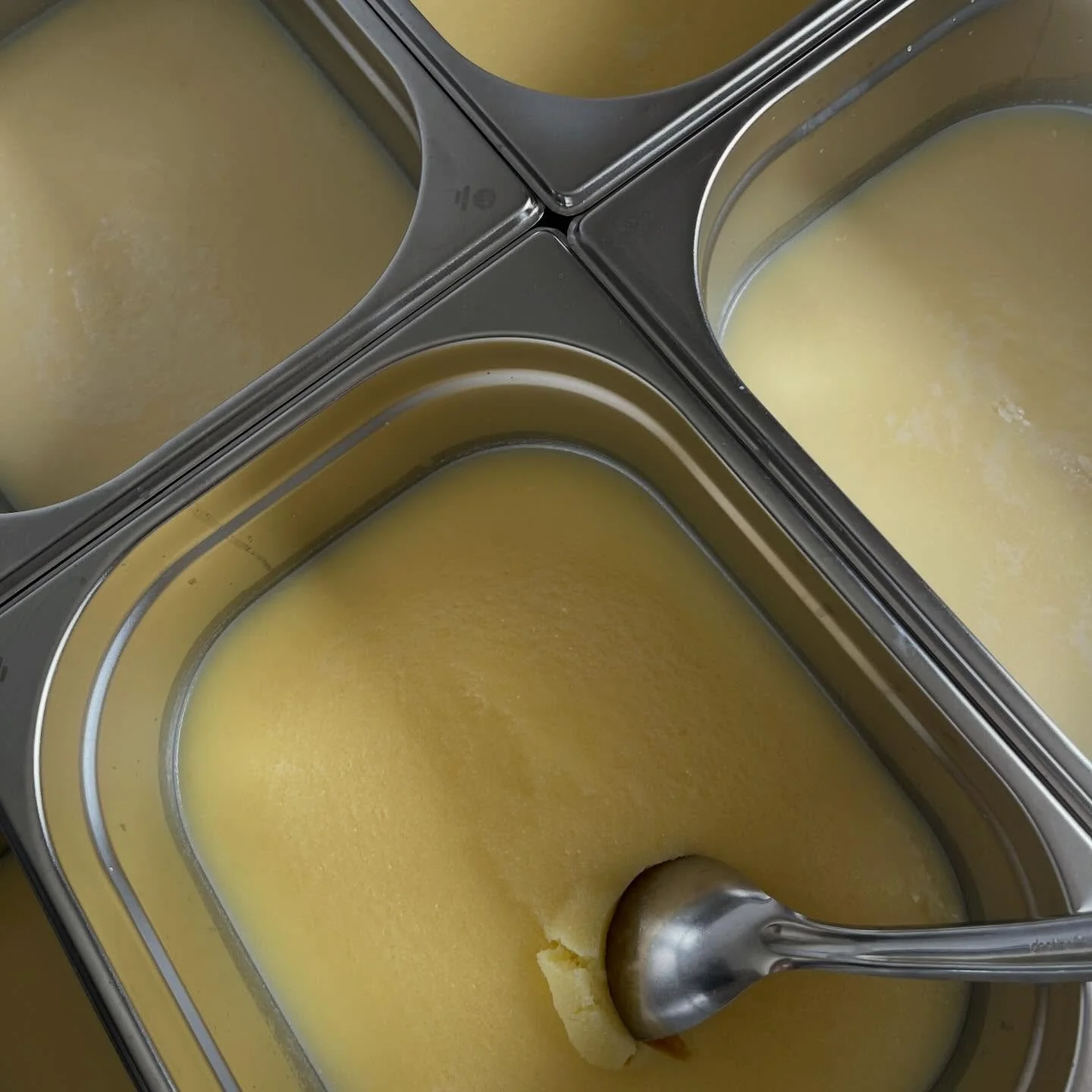 F&ouml;rsta batch TALG FJ&Auml;LLKO p&aring; g&aring;ng 💛🐄 R&aring;vara kommer fr&aring;n fina @puttersjaus g&aring;rden. Det mesta &auml;r redan reserverat till olika &Aring;TERF&Ouml;RS&Auml;LJARE, KOCKAR och EVENTS. 

Bl.a. kommer @73lindaleffle