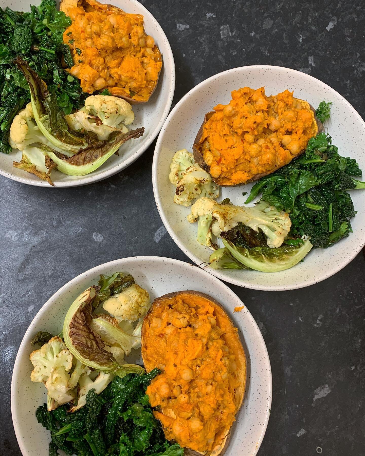 Nice and easy tahini and chickpea stuffed sweet potatoes with kale and roasted cauliflower. Roast the cauliflower leaves as well, they are delicious 😋 

#easydinner #easymeals #mealprep #tahini #kale #cauliflower #cauliflowerleaves #nowastedfood #no