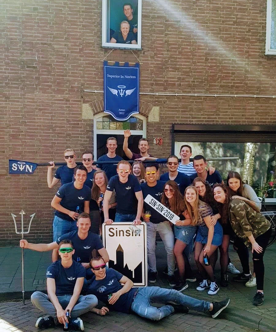 Naamgenoten? Sin-Sin Borrel