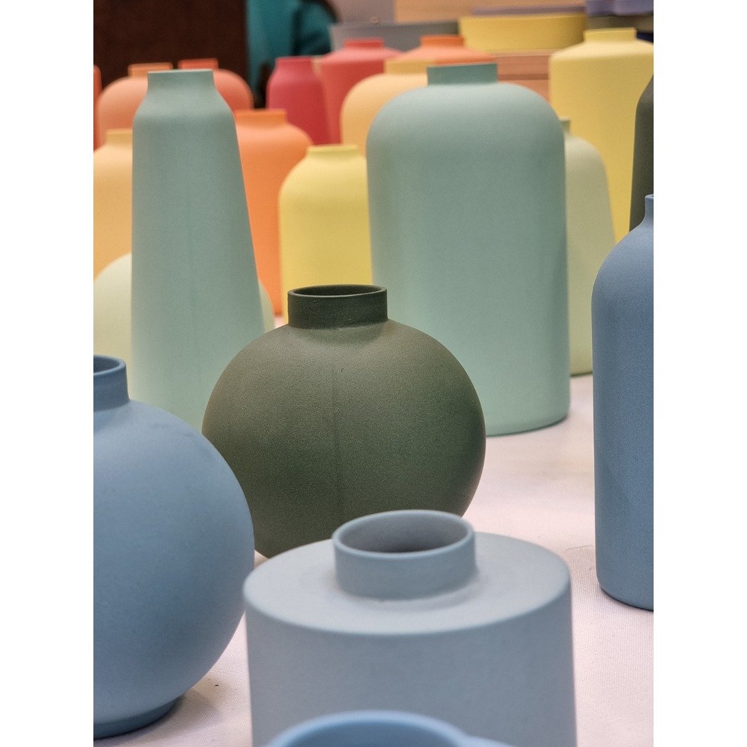 💚💙🧡@nataliebellceramics 

I took this photo on Saturday @attenboroughac . I'm always blown away by Natalie's work, and this picture seemed far too beautiful not to share.

If you don't know her work, do give Natalie a follow.  And make sure you ch