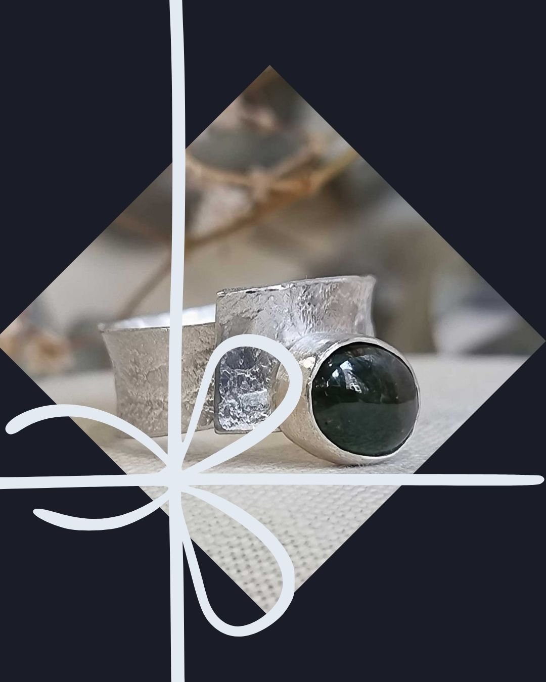 🎁It's not quite too late....

You can collect your jewellery purchases in person from  me at The Studio in Wirksworth between 10am and 5pm tomorrow (Monday 22nd). If you can't make it then, then let me know, and I can be available on Tuesday or Chri