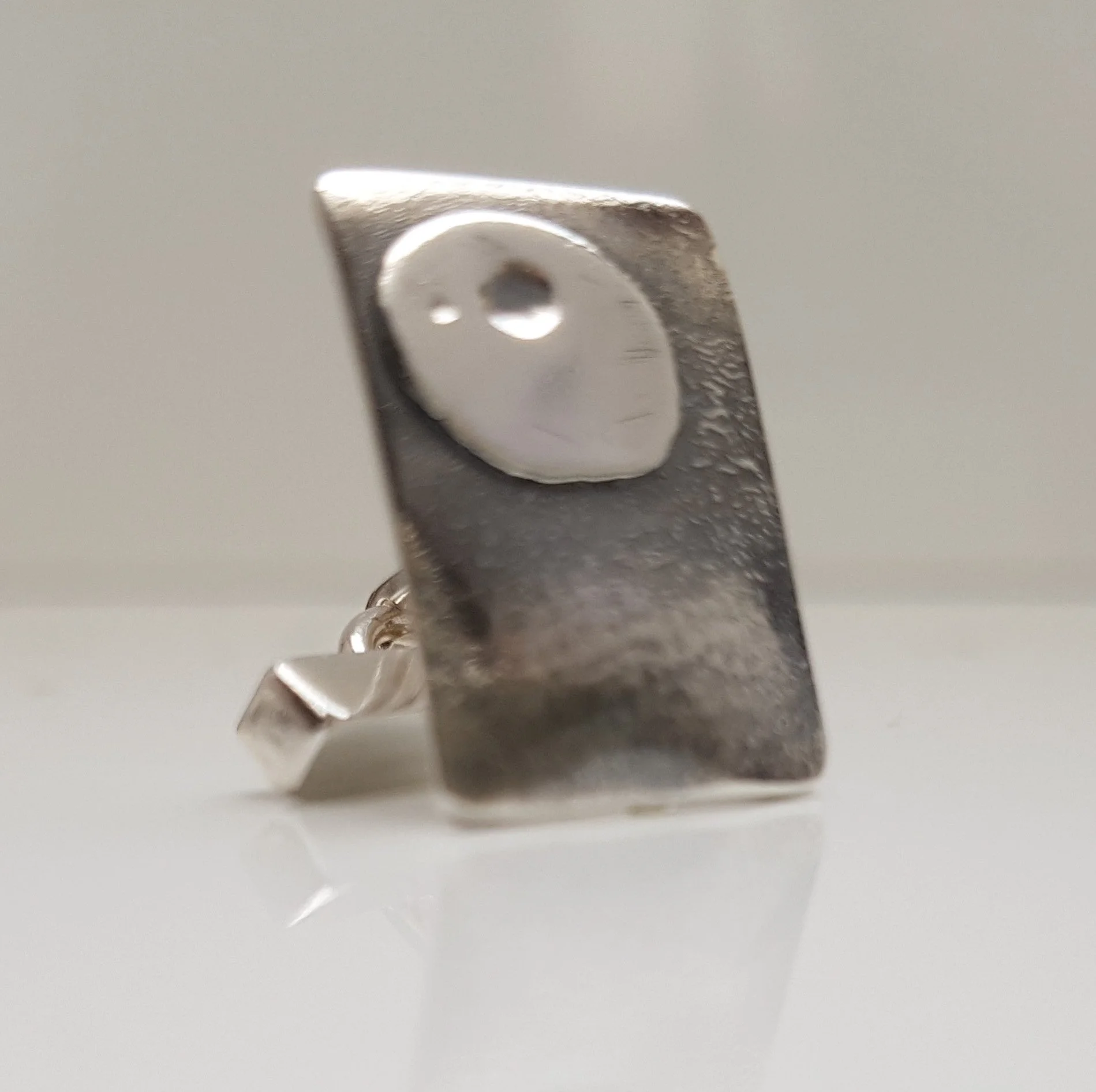 mismatched cufflinks single cufflink.jpg