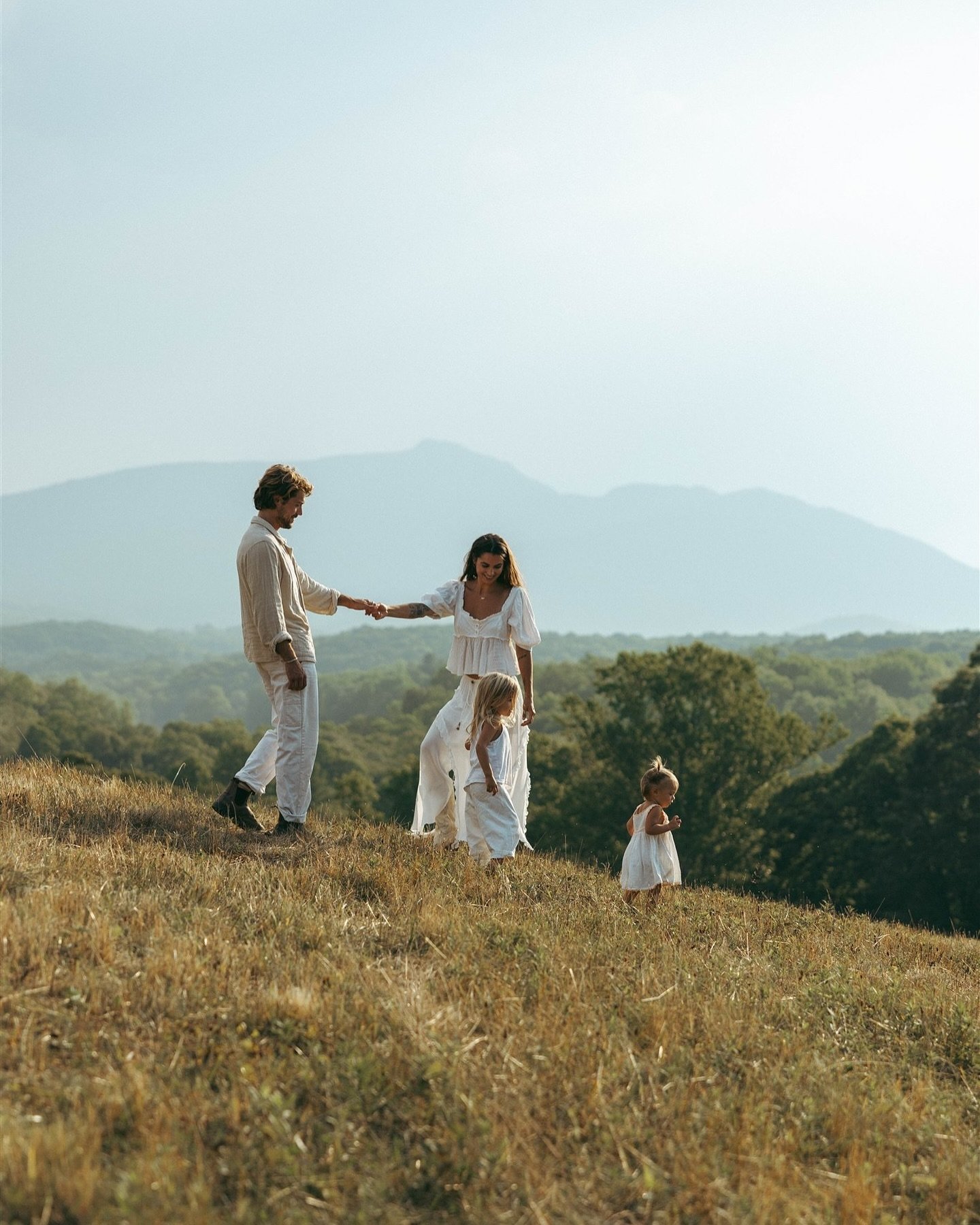 📍somewhere in the mountains of NC 🌄 
&bull;
&bull;
&bull;
&bull;
Keywords - family session, family photoshoot, cinematic style, Virginia photography, Virginia photographer, Virginia wedding photographer, destination photographer, destination weddin