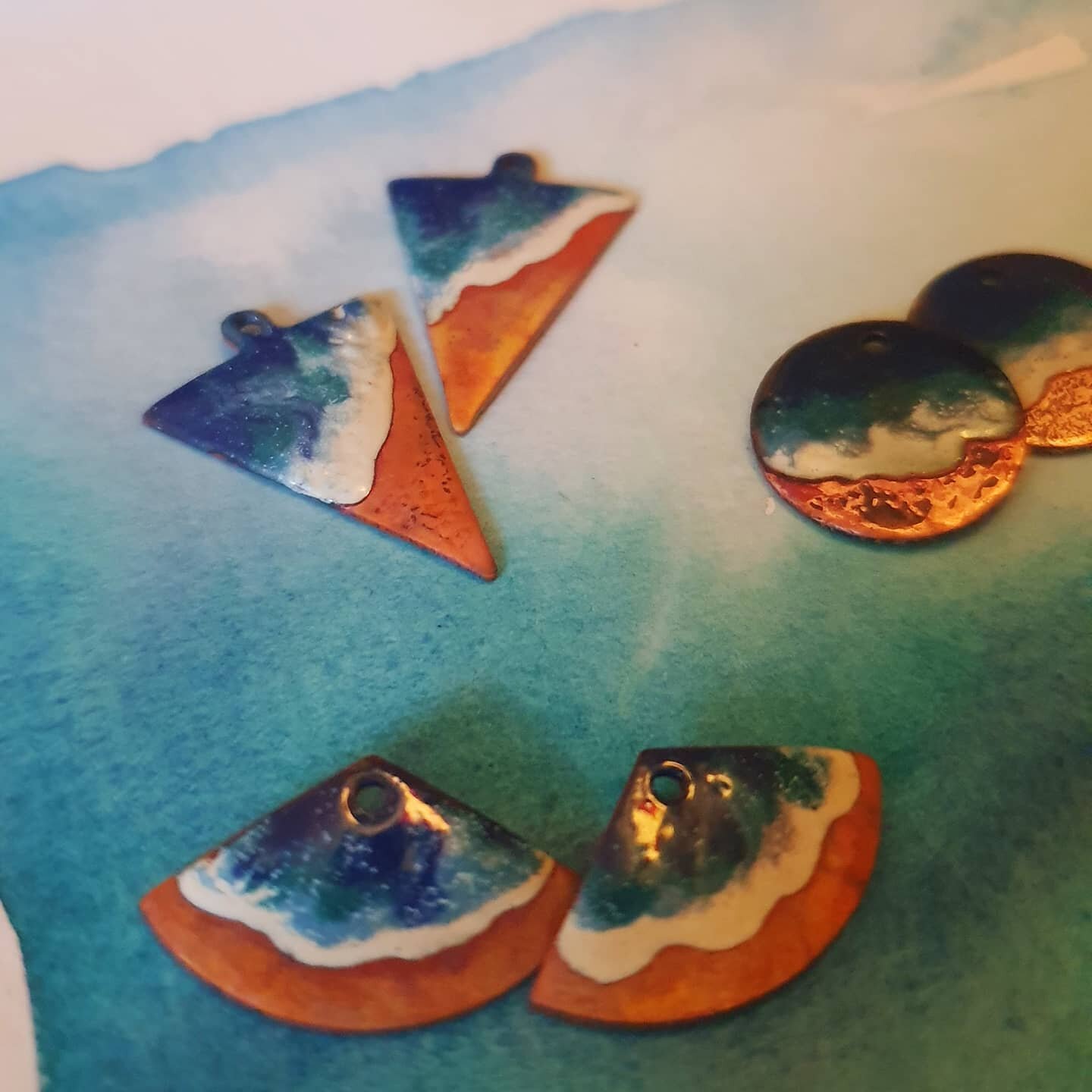 This week I have been busy replenishing my enamel seascape jewellery stock. These ones are fresh out of the kiln, just waiting to be polished up. 

#enamel #enamelart #enamelartist #kilnfired #enamelearrings #seaearrings #seainspiredjewellery #handma