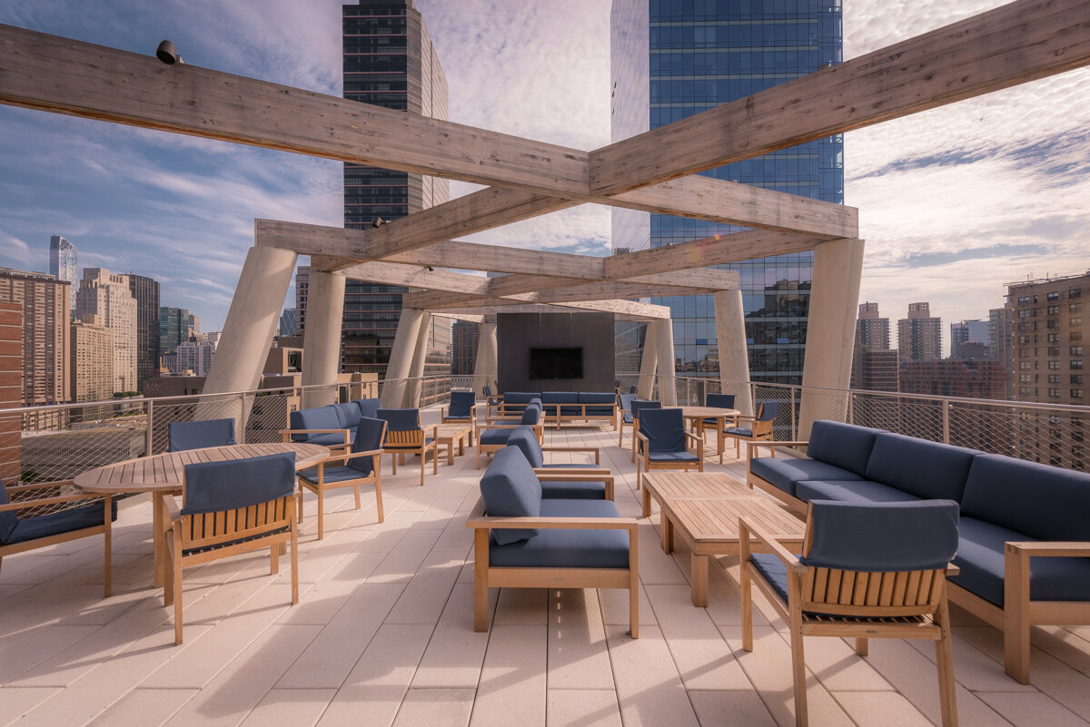 170 Amenities Sundeck 002.jpg