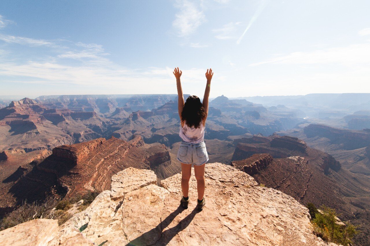 🦌 3&ordf; Parada: Grand Canyon 🏕️
&middot;
🇪🇸
No hay palabras que puedan describir el Gran Ca&ntilde;&oacute;n. Es la sensaci&oacute;n m&aacute;s sobrecogedora que hemos experimentado nunca. Una inmensidad infinita, una belleza impactante. Fue nu