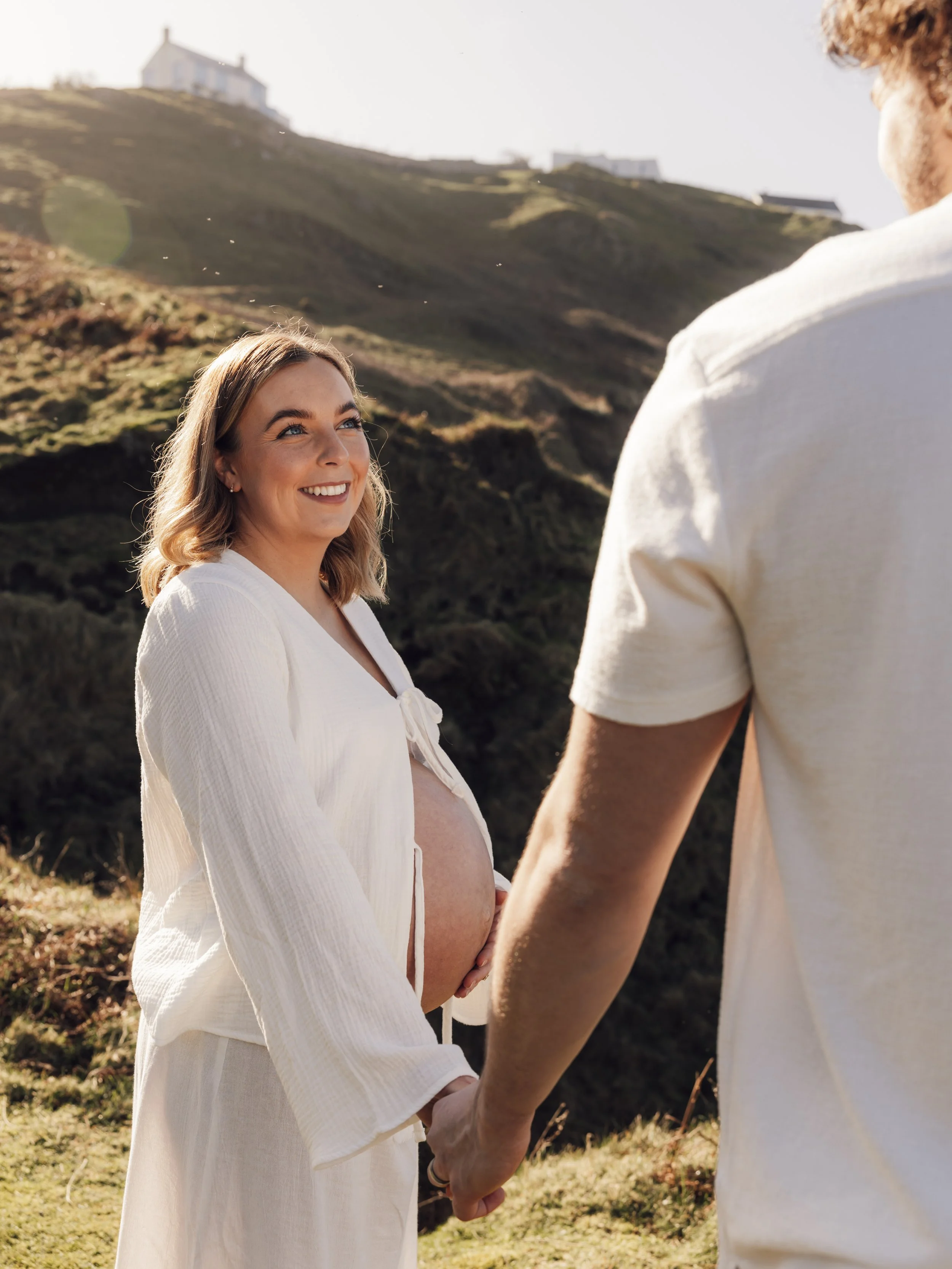 Intimate maternity photo of a couple by the sea in South Wales