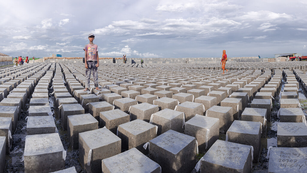 Locally-Produced Concrete Blocks to Reinforce Embankments, Sariakandi 