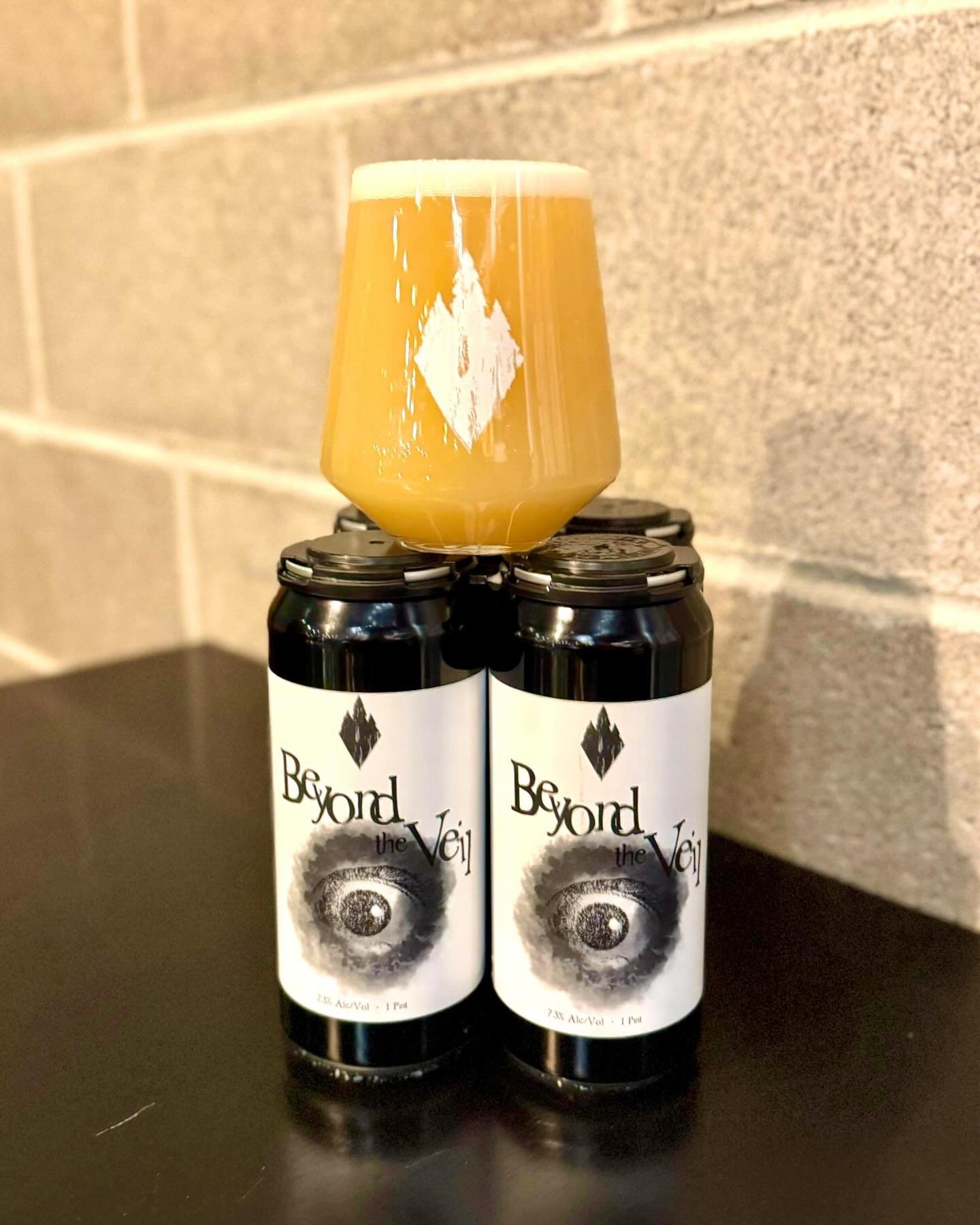 𝔹𝕖𝕪𝕠𝕟𝕕 𝕥𝕙𝕖 𝕍𝕖𝕚𝕝

7.2%, utilizing Citra T-90, Citra cryo, &amp; copious amounts of oats

After many requests we are re-releasing Beyond the Veil today. What&rsquo;s better than a ipa made with the 🐐 of hops, 100% citra?

Furthermore we r