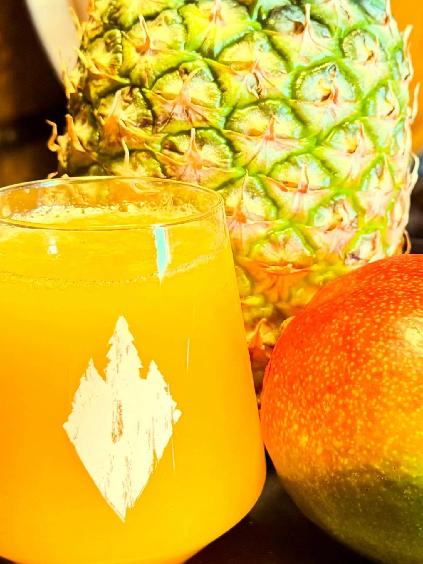 Bucket and a M.O.P. Is a smoothie sour loaded with mango, orange &amp; pineapple 🥭 🍊 🍍

This smoothie sour is one of our favorites with the perfect bright, slightly tart, sweet, delicious tropical flavors, and always dairy free 🌴 🏖️

Spring is d